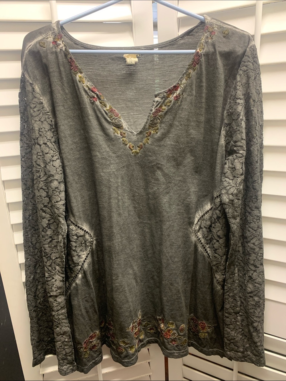 BKE Gray Lace-Sleeve Embroidered V-Neck Tunic